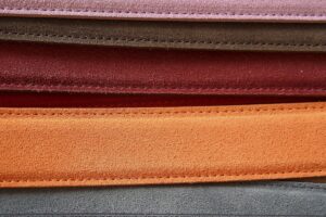 Wie erkenne ich echtes Leder bei Möbeln