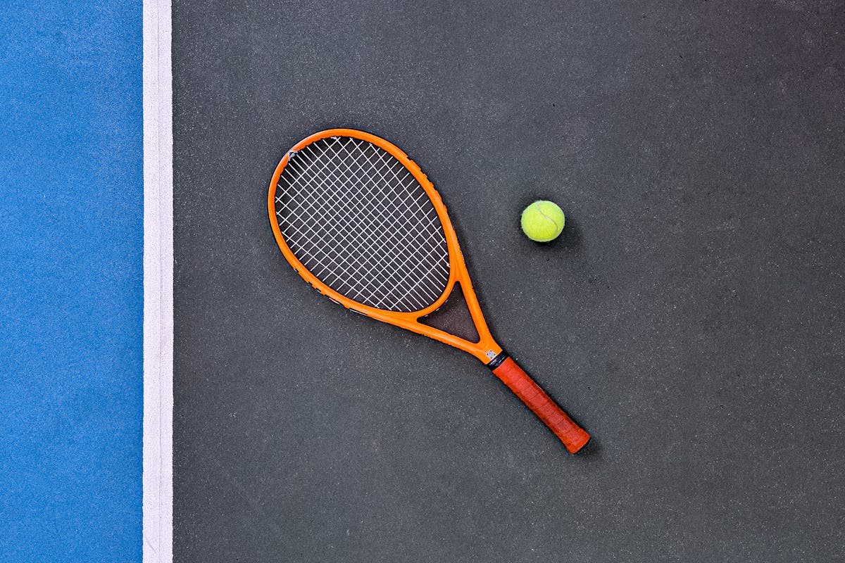 Was bietet der Online-Shop Tennis-Point?