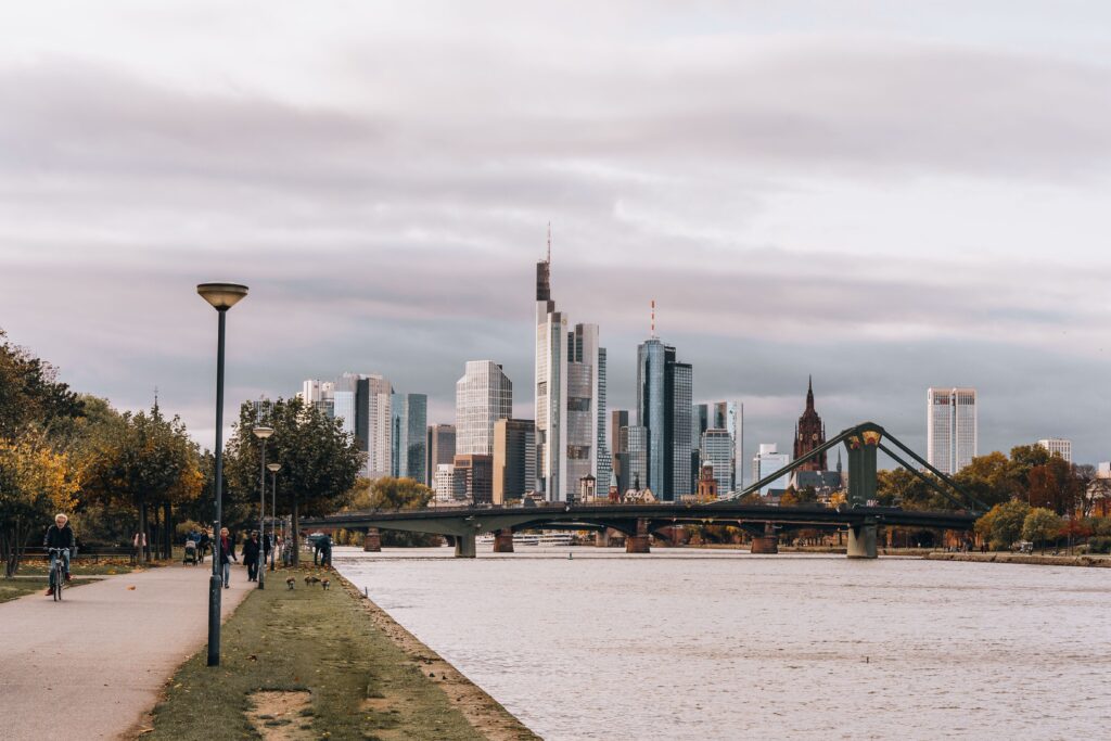 Arbeiten in Frankfurt am Main: Passende Unterkünfte für Beschäftigte und Projektteams finden 21 Arbeiten in Frankfurt am Main Passende Unterkünfte für Beschäftigte und Projektteams finden